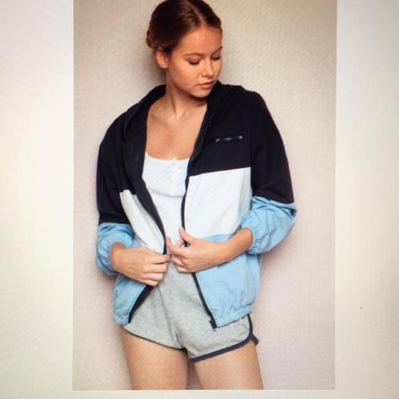 Brandy Melville Jackets & Blazers - Brandy Melville Windbreaker